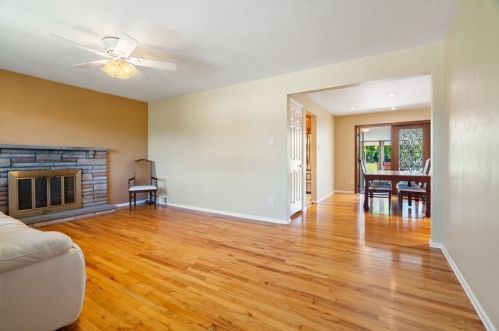 138 Woodhall Dr, Pittsburgh, PA 15236-2919