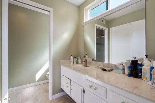 1151 Lawrence Way, Oxnard CA  93035-2525 exterior