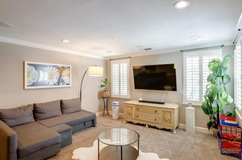 6295 Church St, Gilroy CA  95020-6412 exterior