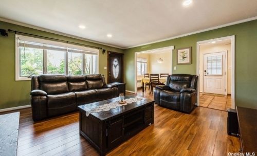 2493 7th Ave, Hempstead NY  11554-3325 exterior