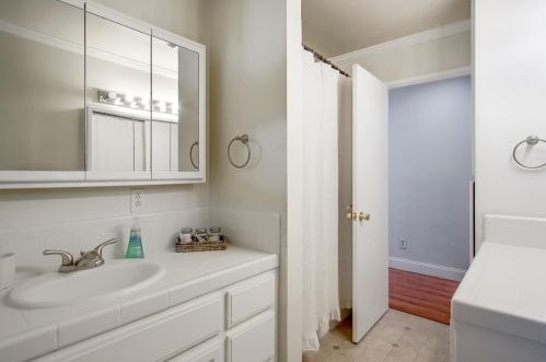 1090 Westward Dr, Hollister CA  95023-5717 exterior