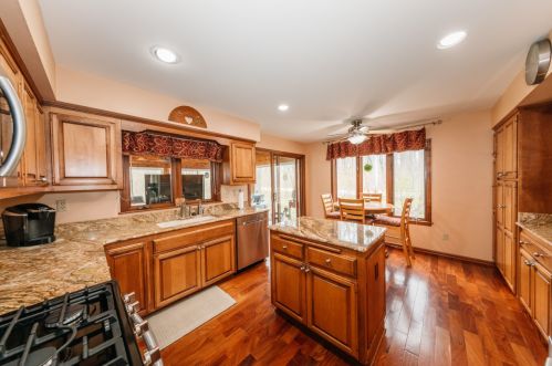 12427 Golf Dr, Thiensville WI  53092-2462 exterior