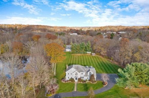 7 Fawn Meadow Ln, North Branford, CT 06471-1484