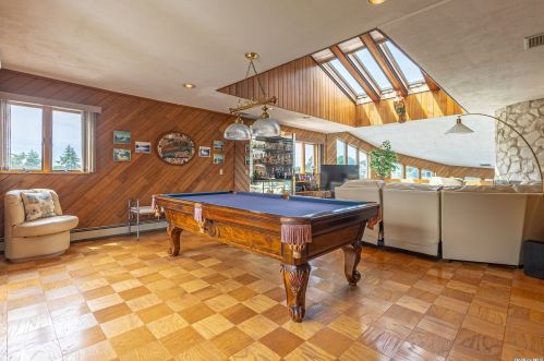 20 Cedar Ln, Babylon NY  11702-3809 exterior