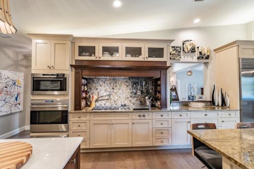 5148 31st Ave, Saint Petersburg FL  33707-5600 exterior