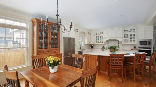 211 Seneca Pl, Westfield NJ  07090-4335 exterior