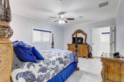 2801 Dominique Dr, Galveston TX 77551-1570 exterior