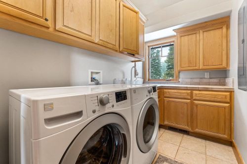 14115 Ski Slope Way, Truckee CA  96161-7030 exterior