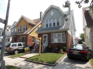 399 7th St, Brooklyn, NY 11211-2101