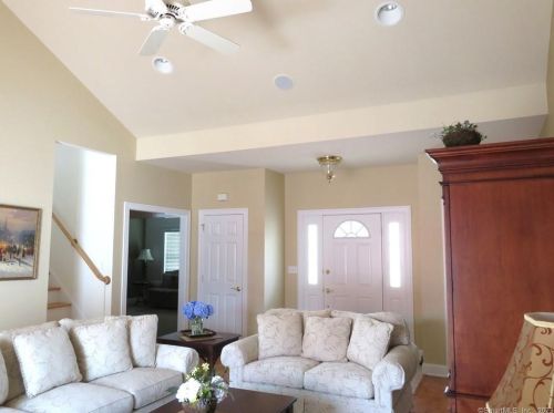 7 Balsam Rdg Cir, Wallingford CT 06492-4377 exterior