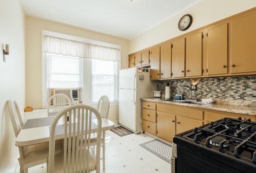 76 45 St, Bayonne NJ  07002-2014 exterior