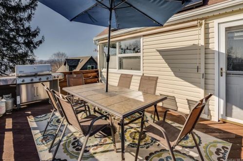 19 Hillcrest Ave, Crotonville NY  10562-1921 exterior