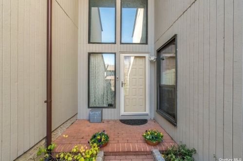 147 Foxwood Dr, Muttontown NY  11753-1121 exterior