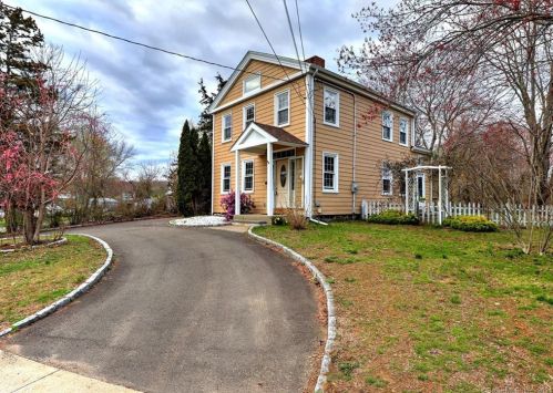 35 Oronoque Rd, Milford, CT 06461-1826