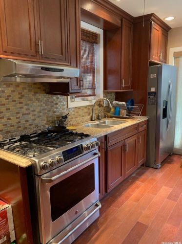 24419 137th Rd, Jamaica, NY 11422-1806