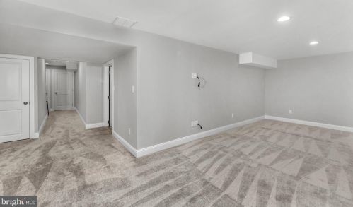 706 Hornblende Ave, Kennett Sq PA  19348-3614 exterior