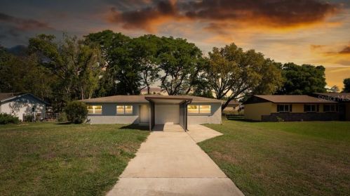 225 Holly Dr, Orange City, FL 32763-7512