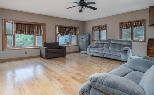 1 Scott Ln, Deerfield, NH 03037-1137