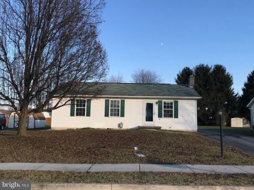738 Myrtle St, Littlestown PA  17340-1138 exterior
