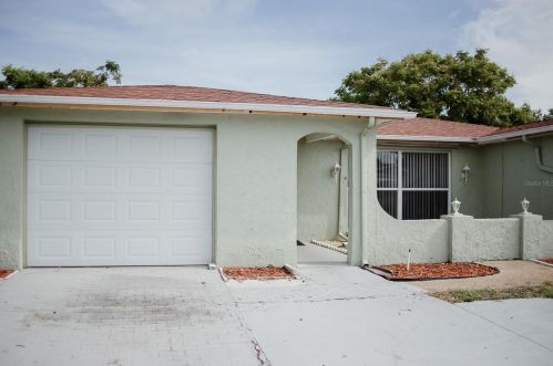 7041 Parrot Dr, Port Richey, FL 34668-3834