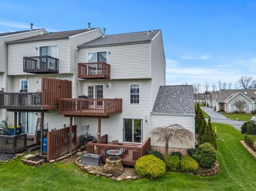 60 Links Dr, New Castle, PA 16101-6264