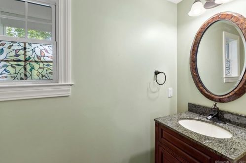 1 Barn Hill Rd, Bloomfield CT  06002-1218 exterior