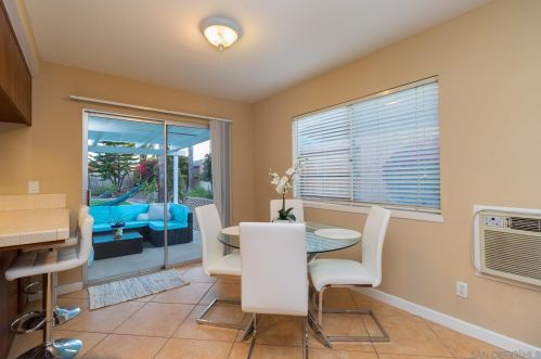 172 Santa Maria Ct, Vista CA  92083-5823 exterior