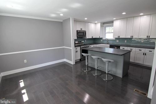 901 Cooke Ln, Norristown, PA 19401-4136