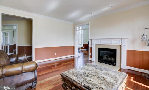 20405 Crimson Pl, Leesburg VA 20175-6362 exterior