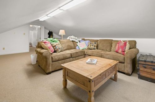 606 Elmwood Dr, Greensboro NC  27408-5005 exterior