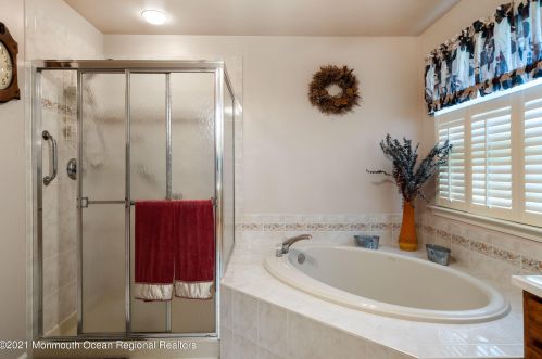 28 Winding River Rd, Lakewood NJ  08701-5733 exterior