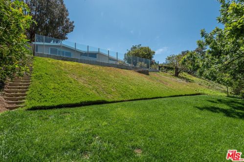 3423 Scadlock Ln, Van Nuys CA  91403-4915 exterior