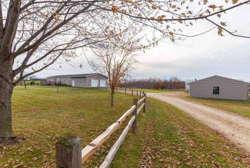 232 222nd St, Hammond, WI 54002-2822