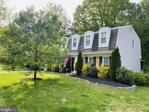 8530 Etta Dr, Springfield, VA 22152-2703