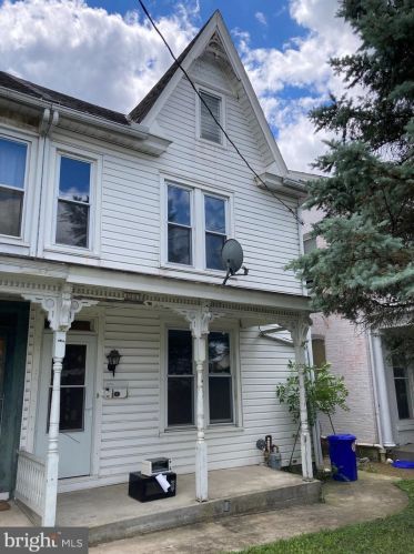318 Burd St, Lees Cross Roads, PA 17257-1404