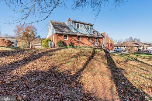 1749 Church Rd, Hummelstown PA  17036-9724 exterior