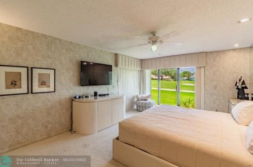 28 Glens Dr, Boynton Beach FL  33436-6207 exterior