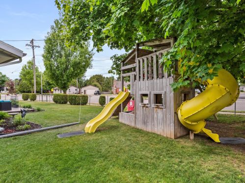 3319 Bellevue Pl, Two Rivers WI  54241-1527 exterior