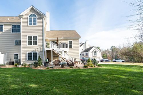 31 Southwoods Rd, Chester NH  03036-4344 exterior