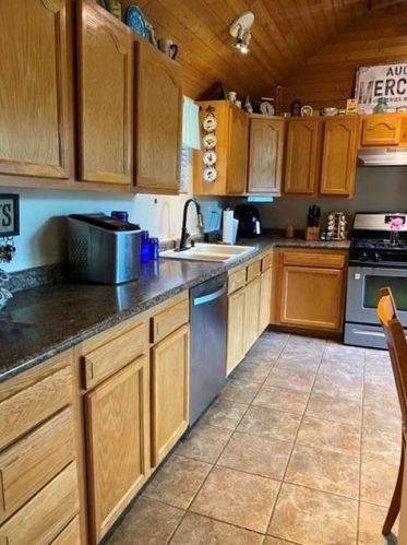 421 Oak St, Glenwood City, WI 54013-8518