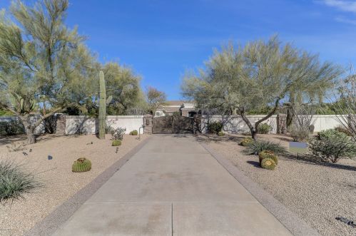 7030 Cheney Dr, Scottsdale, AZ 85253-3529