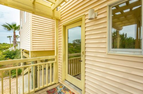 1624 Hawthorne Ln, Saint George Island, FL 32328-2258