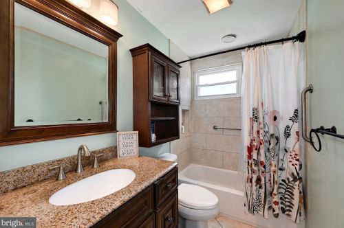 215 Harrison Ave, Beverly NJ  08010-2119 exterior