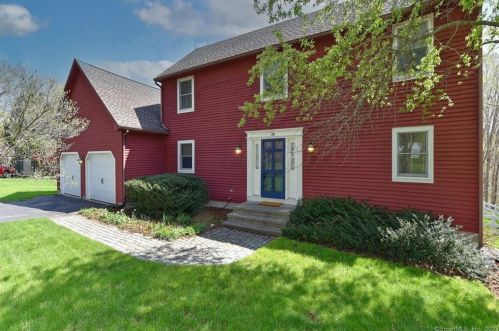 26 Spice Hill Dr, East Hampton, CT 06424-1760