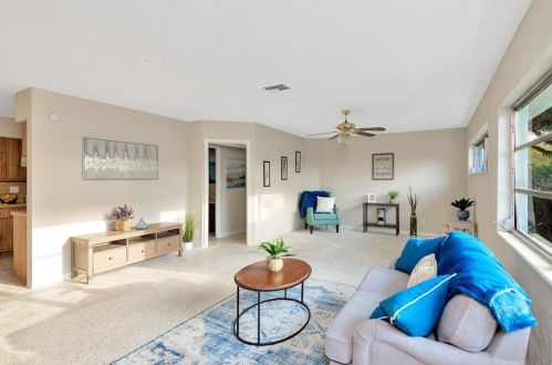 2489 58th St, Saint Petersburg, FL 33707-5055