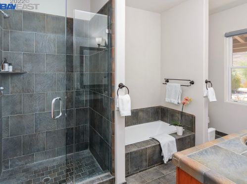 1080 Victorine Rd, Livermore CA  94551-6635 exterior