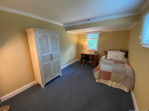 24 Middlefield St, Groton CT  06340-8826 exterior