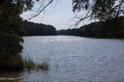 66 Bay Dr, Beaufort SC  29907-1755 exterior