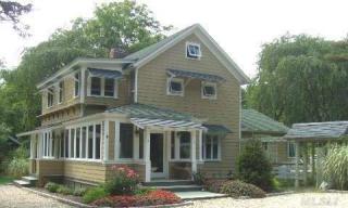 381 Country Rd, Brookhaven, NY 11719-9781