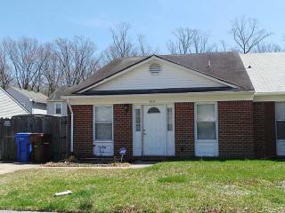 413 Cobblewood Bnd, Chesapeake VA  23320-6745 exterior